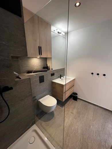 2-Zimmer-WHG komplett ausgestattet, 2-room APP comfortably furnished, Munich Westpark, Metro U6 – bath