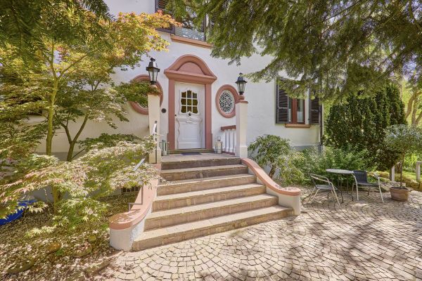 Stilvolle Altbauvilla mit Geschichte in Bensheimer Bestlage