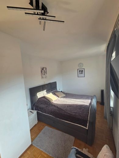 3,5-кімнатна квартира в оренду – Schlafzimmer 1