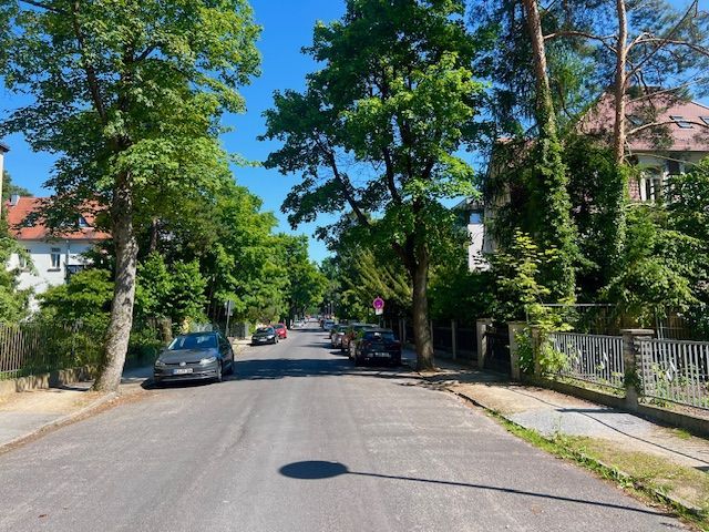 OPTIMALER GRUNDRISS - SCHÖNE 4-RAUM WOHNUNG – Blick in die ruhige Straße
