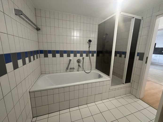 Helle 4,5 Zimmer Maisonette-Wohnung zu vermieten – Whg 3 Bad Dusche/Badewanne