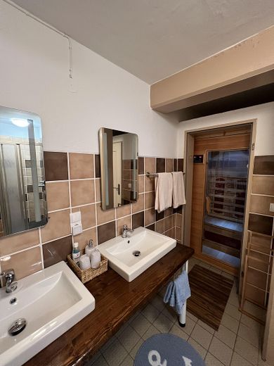 Traumhafter Resthof in absoluter Alleinlage direkt hinterm Eiderdeich mit eigenem Leuchtturm! – Bad Meeressuite