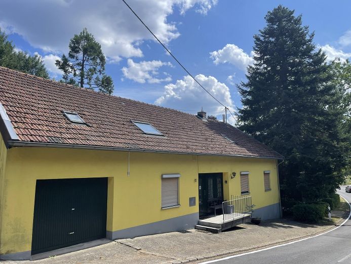 Haus in Alleinlage mit großem Grundstück und 2 Wohnungen – फोटो 1