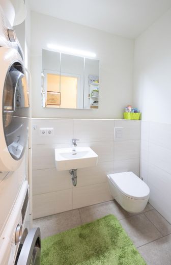 Moderne und neuwertige 4-Zimmer-Wohnung in Gronsdorf – Gäste-WC