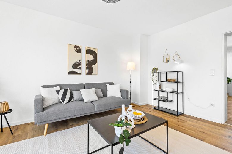 Bezugsfertig! Helle, moderne und lichtdurchflutete 4,5-Zi. Wohnung in Top Lage in Straubing! – Wohnzimmer