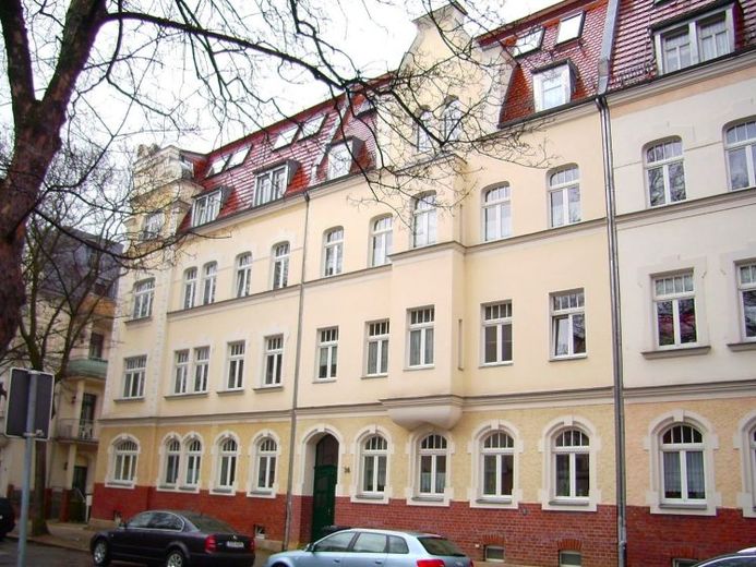 Eine ganze Etage nur für Sie! DG-Wohnung, 4 Zimmer, Gäste-WC, Balkon, vermietet! – Foto 1