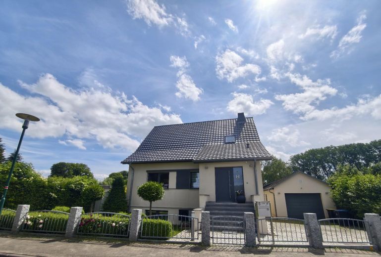Ansicht Haus und Garten