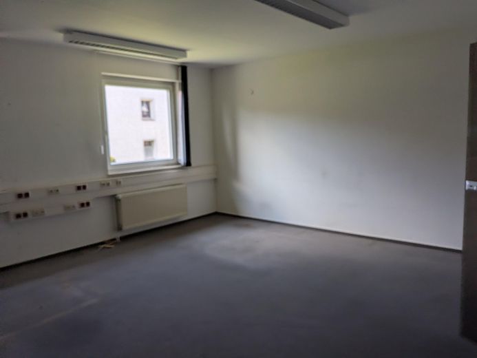 Büro/ Praxisetage in bester Lage in Wolfenbüttel mit Parkplätzen – Büro leer