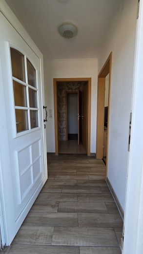 Élégante maison individuelle avec logement indépendant – Eingang Einliegerwohnung