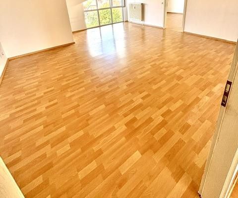 Przepięknie odrestaurowane 3-pokojowe mieszkanie w Rethen (89 m² | Pierwsze zamieszkanie | Kuchnia w zabudowie i miejsce parkingowe)