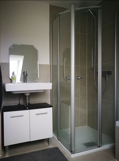 Accogliente appartamento di 3 locali a Tegernheim, cucina inclusa – Bad