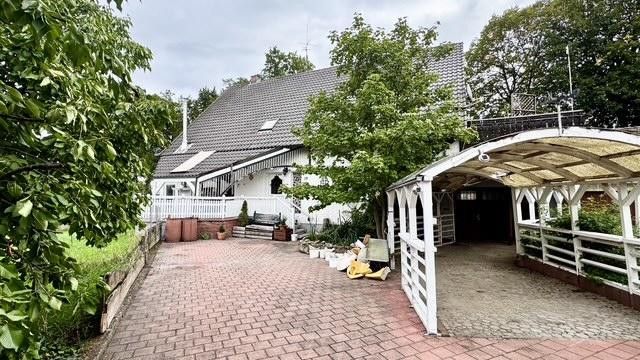 Без комиссии: двухквартирный дом в семейном районе Зассенфарт – Hof und Garage
