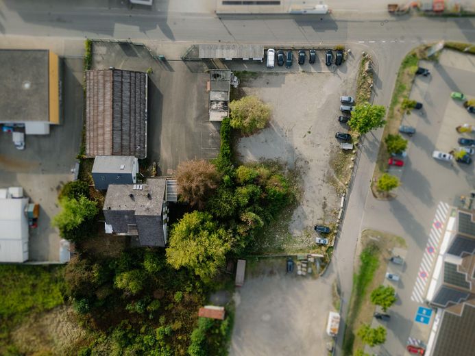 Großes Gewerbegrundstück in Umkirch: Bestand mit 6 Einheiten + Lagerhalle + Entwicklungsfläche – Ansicht Grundstück