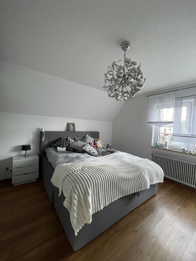 Doppelhaushälfte mit großem Garten & Ausbaupotenzial im Musikerviertel Geretsried – Elternschlafzimmer