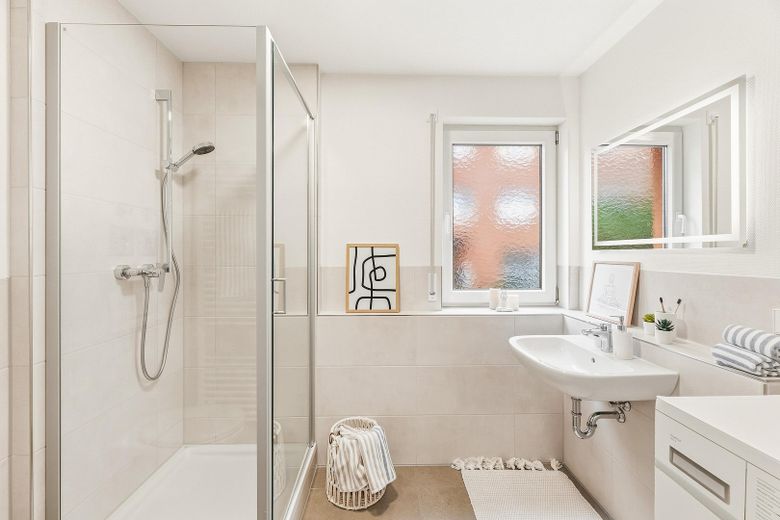 2-Zimmerwohnung in Reutlingen-Hohbuch (nahe FH) - frisch renoviert, modern, hell, Balkon/Garten – Bad