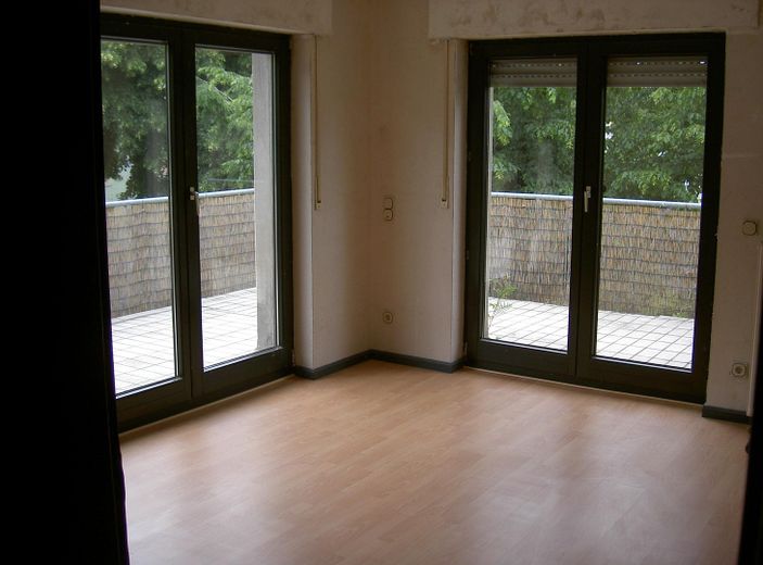 gepflegtes 9 Familienhaus in Erftstadt-Liblar – Wohnzimmer Whg 7