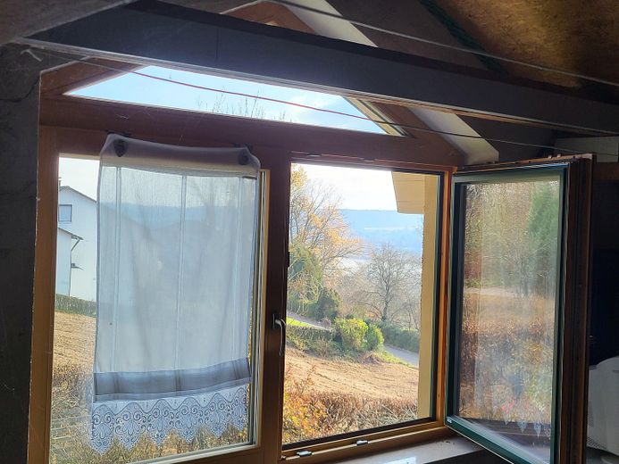 Freistehendes Einfamilienhaus in ruhiger Südhanglage mit weitem Blick über das Vilstal – Dachboden