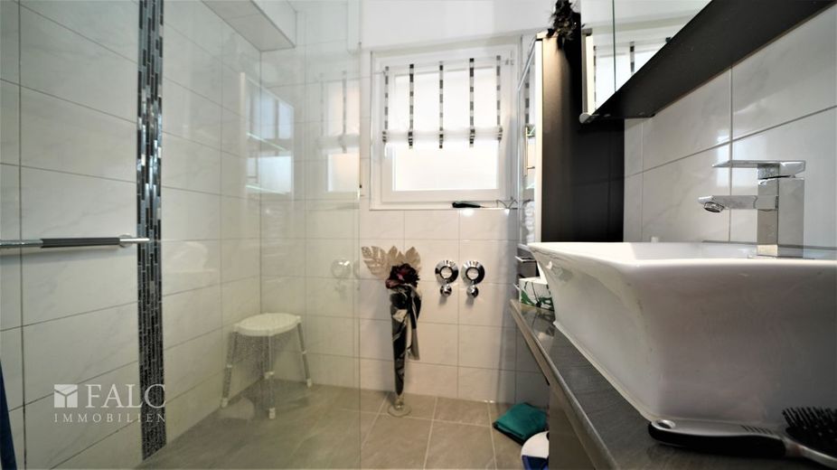 Investieren Sie in Ihre Zukunft! Attraktive Kapitalanlage in Oberhausen! - FALC Immobilien – EG (rechts) - Badezimmer