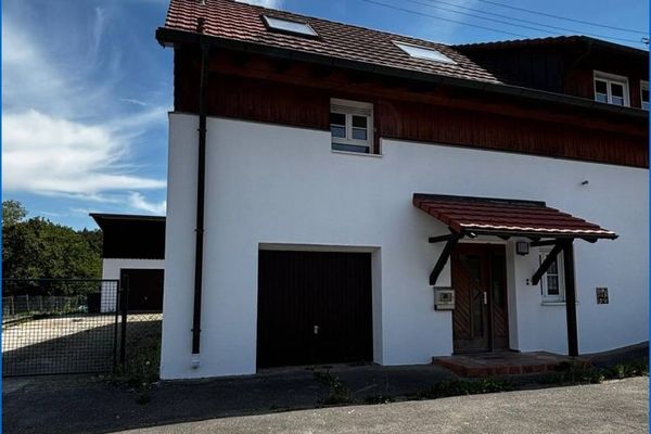 Zur eigenen Fertigstellung möglich - Sehr schöne teilsanierte 4-Zimmer-Wohnung mit ca. 128 m² !