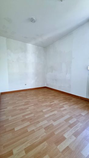 कमीशन-मुक्त! 3,5 कमरों का अपार्टमेंट 78m² – Kinderzimmer (vor Renovierung)