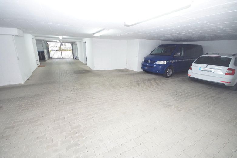 Yeraltı garajında sürekli park yeri - kuru, güvenli, komisyonsuz – Tiefgarage