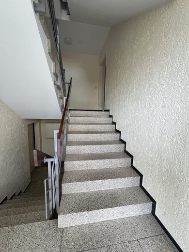 2 Zimmer Wohnung, 58,7 qm EBK, Balkon – Treppenhaus