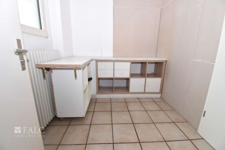 Vielseitiges Ladenlokal/Büro - ideal für Kiosk, Friseur, Kosmetik, Podologie oder Praxis – Abstellraum