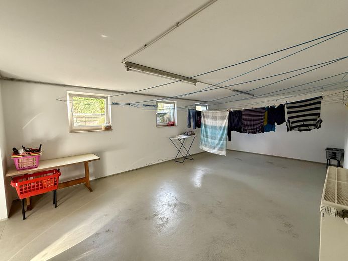 Yüksek kaliteli yenilenmiş 3 odalı çatı katı dairesi - Balkon ve Wilkau-Haßlau, Zwickau şehir sınırında sakin konum – Wäscheraum