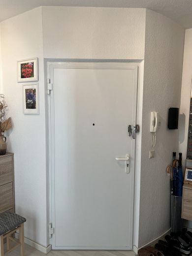 Senza provvigione! Luminoso appartamento di 2 locali, ben distribuito, nel centro di Schlebusch, in un bel complesso! – Foto Wohnungseingangstür innen