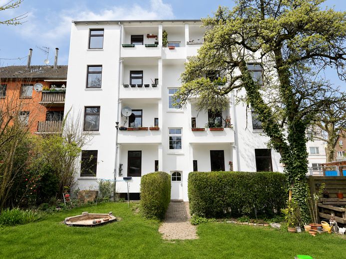 Apartment building in Wilhelmshaven – 8 units, fully let, 6.4% gross rental yield – Photo 2