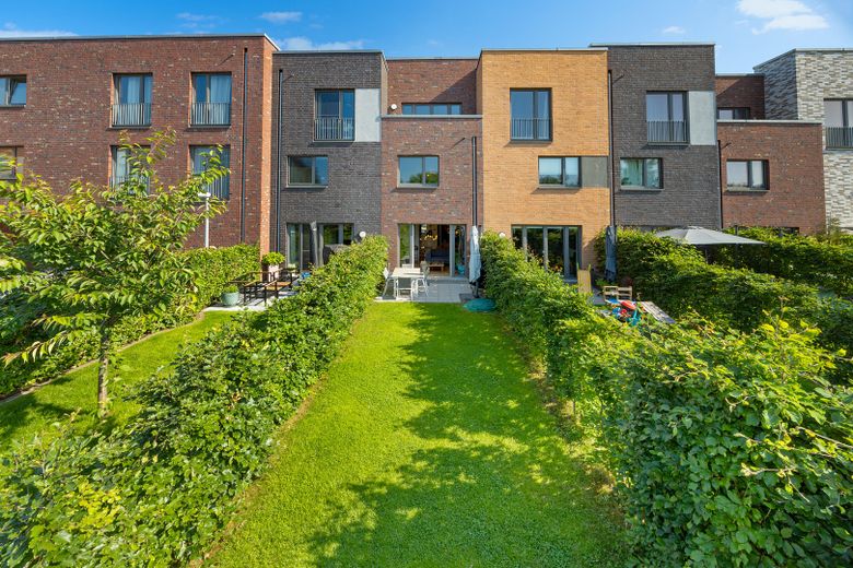 Hoogwaardig townhouse met dakterras en uitzicht op het water – Foto 12