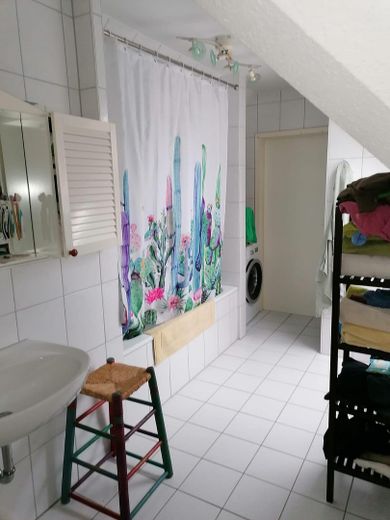 3-Zi-Maisonette, 106 m² 🏔️ Schwarzwaldblick, neue Küche, frisch renoviert, 2 TG – Bad