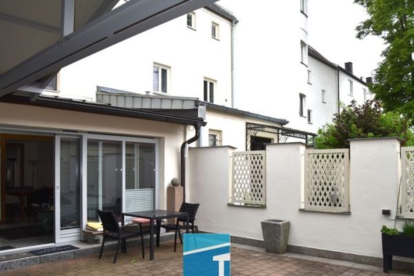 Ein besonderes Stadthaus für Liebhaber historischer Architektur mit Doppelgarage!