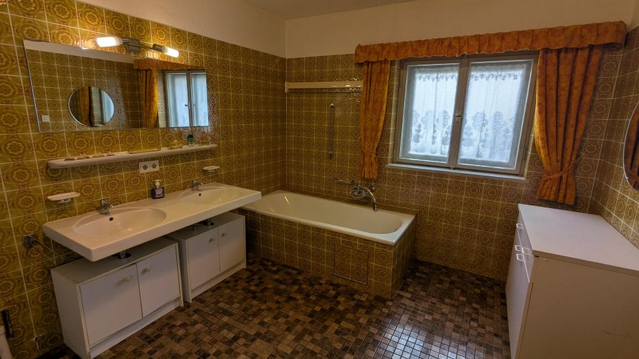 Raumwunder mit Potenzial: Ihr neues Zuhause im Herzen von Markt Schwaben – Badezimmer_EG