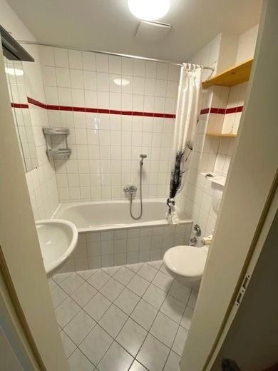 Preiswerte 3-R-Whg. Altbau im 2.OG ca.73 m²; in Magdeburg- Stadtfeld -Ost zu vermieten. – Bad
