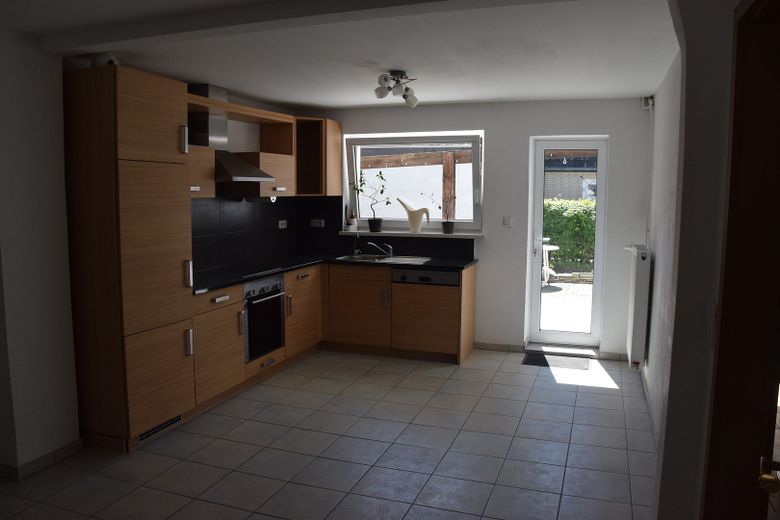 Zentrale Erdgeschosswohnung mit EBK, Kamin und Terasse in Gifhorn – Küche
