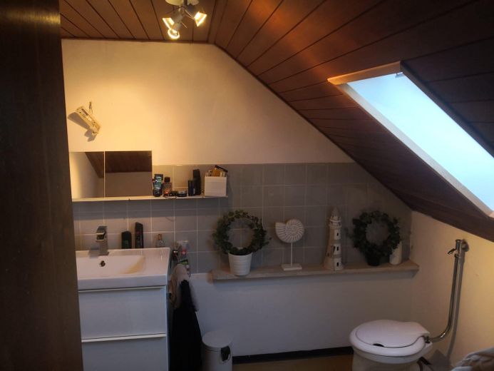 encantadora casa adosada en Gröbenzell, 4 hab., año de construcción 1968, saneada en 2013, – Toilette DG
