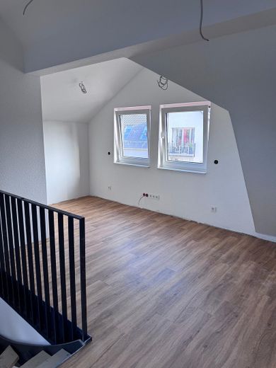 Erstbezug nach Kernsanierung | KfW55 EE | 62 m² | OG/DG | Bahnhof 2 Min. | Bezugsfertig 10/2026 – Bauzustand