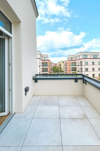 großer Balkon mit Ausblick