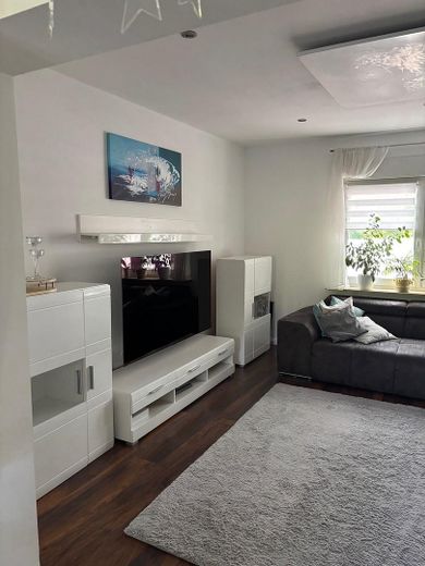 Libero e modernizzato con standard elevato – casa familiare nel popolare quartiere Augustinus di Neuss – Wohnzimmer