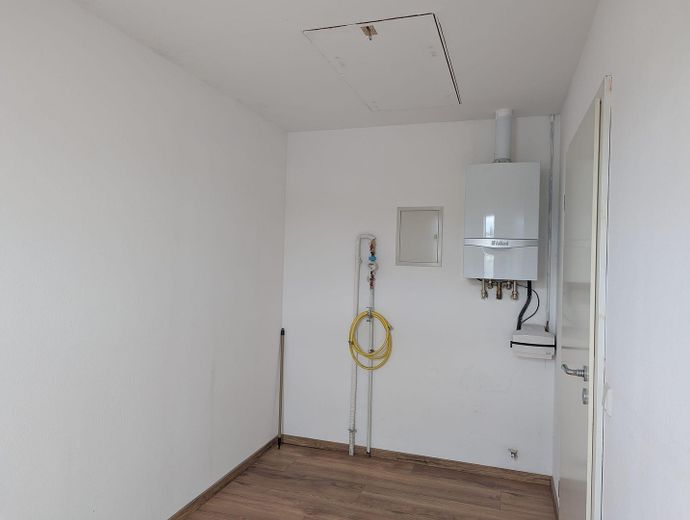 Luminoso piso de 2 habitaciones con encanto – Ankleidezimmer_02