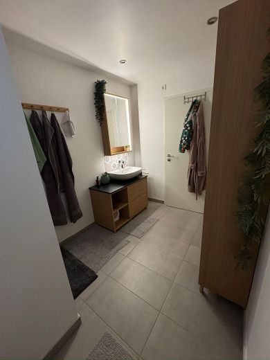 Otwarta mieszkanie 3,5-pokojowe na trzech poziomach – Badezimmer EG Einr.-Bsp.