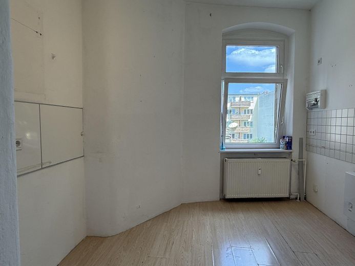 Bezugsfreie helle 2-Zimmer QG Altbauwohnung in der Nähe vom Schloss Charlottenburg (provisionsfrei) – Küche