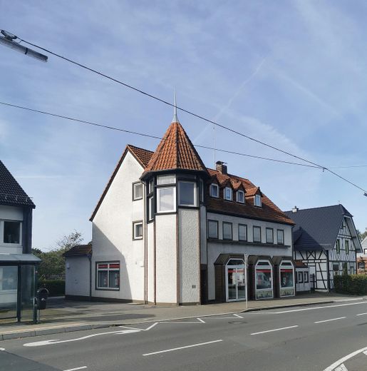 Wohnung mit 70m² Terrasse – Straßenansicht