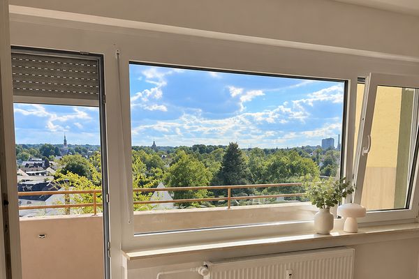 Frisch sanierte & voll möblierte 1-Zi.Whg mit Balkon fußläufig zum Schlosspark und Mainufer