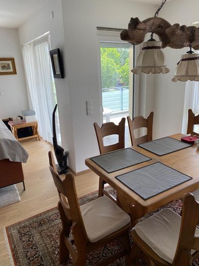 Moderne 4 Zimmer Whg. im 2. OG mit großem Balkon – Essplatz