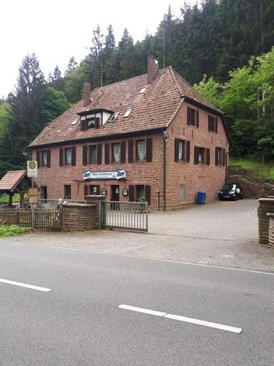 Alleinlage im Pfälzer Wald - hier ist alles ist hier möglich. – Großes haupthaus