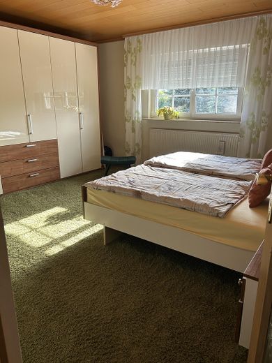Nowoczesny solidny dom z 4 pokojami, basenem, wiatą na samochód i dużym ogrodem – Zdjęcie 13