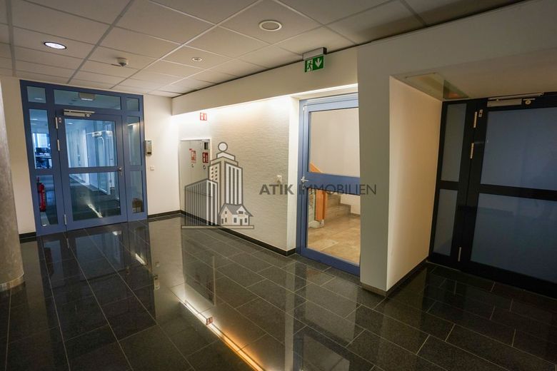 ATIK: Repräsentative Büroflächen im YPSILON OFFICE in verkehrsgünstiger Lage – Eingangsbereich