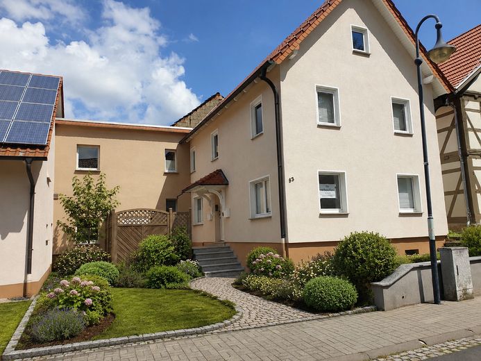 Detached house with development potential (no broker) – Mögl. Garten Hofansicht (KI)